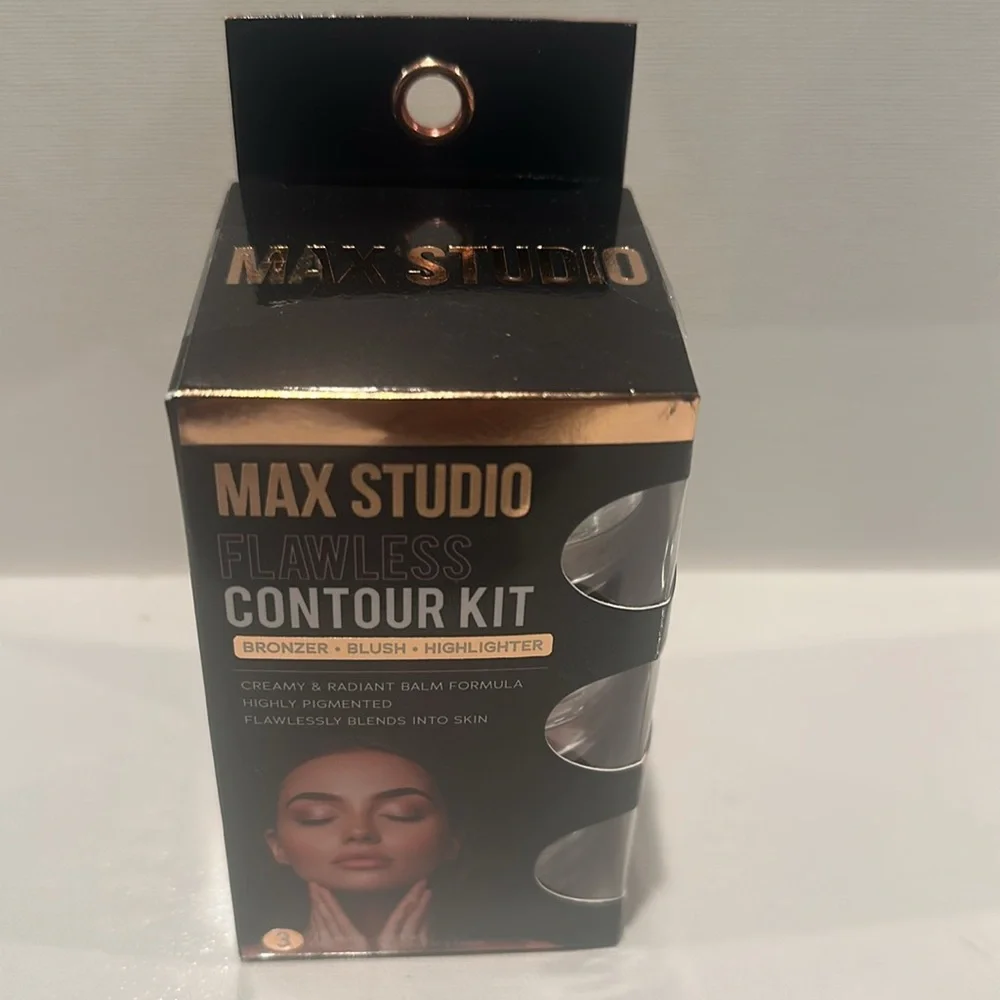 Max Studio Flawless Contour Kit - Bronze, Peach, Highlighter/Blush/Bronzer.